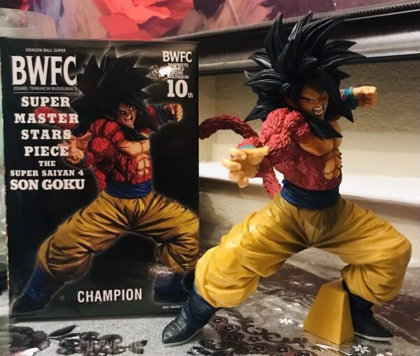 Dragon Ball GT (Super Saiyan 4 Goku) Figure Keychain KC07062475